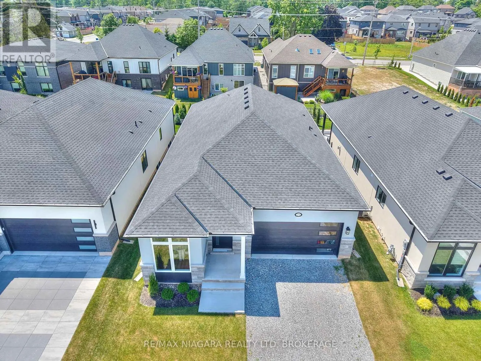21 SUNRISE COURT N