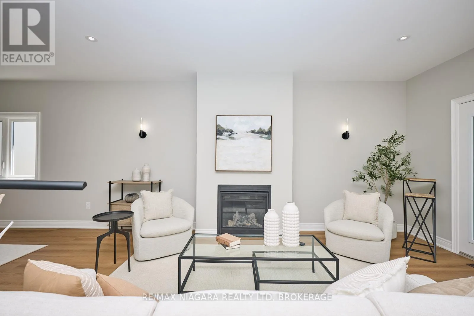 21 SUNRISE COURT N