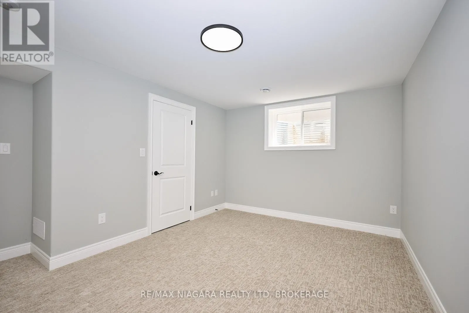 21 SUNRISE COURT N