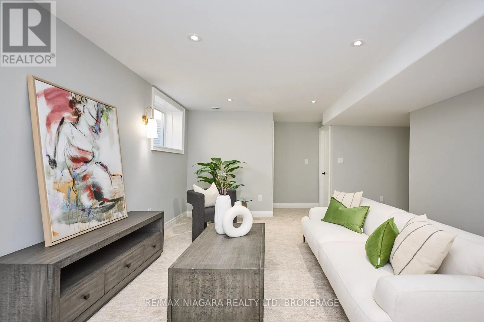 21 SUNRISE COURT N