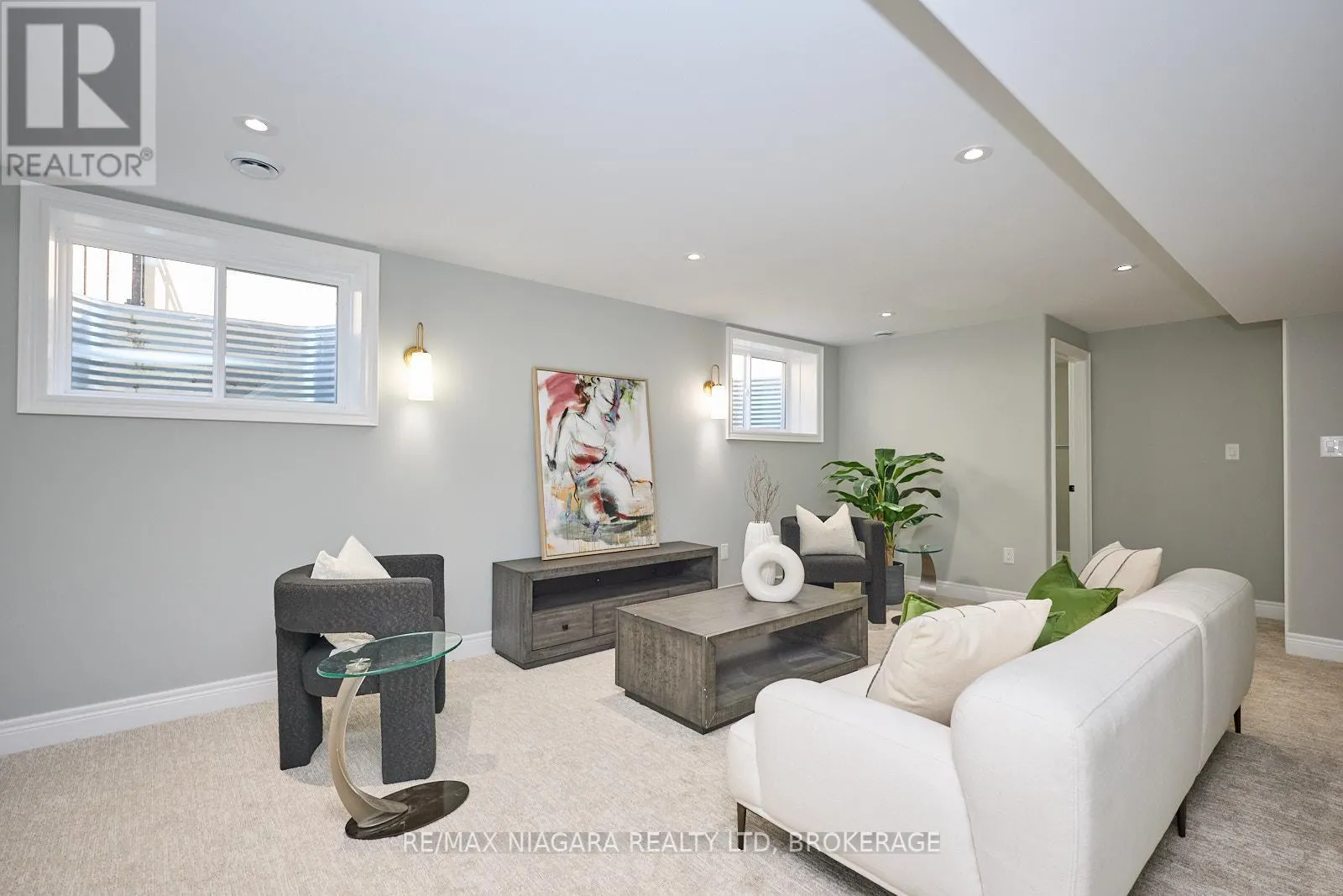 21 SUNRISE COURT N