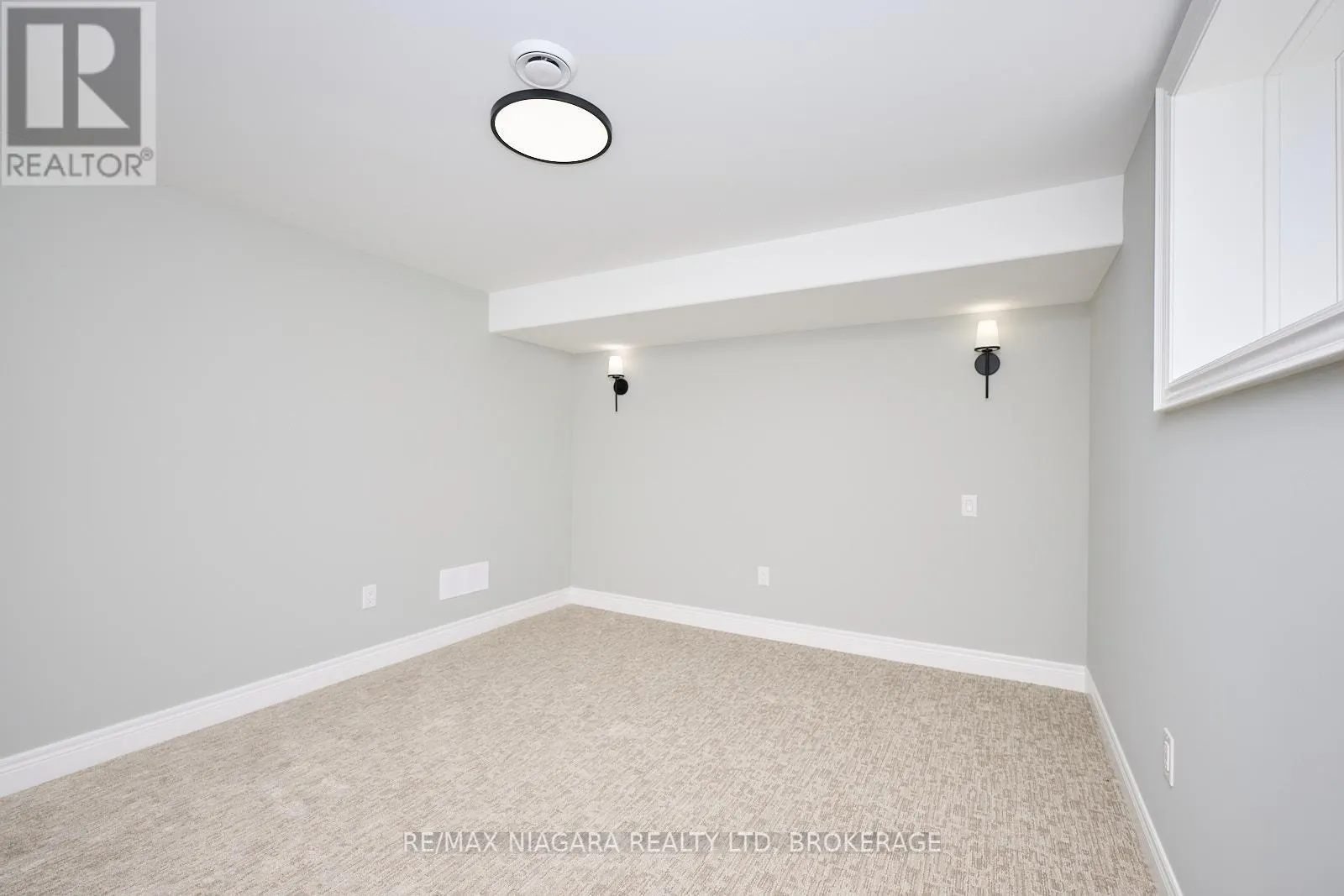 21 SUNRISE COURT N