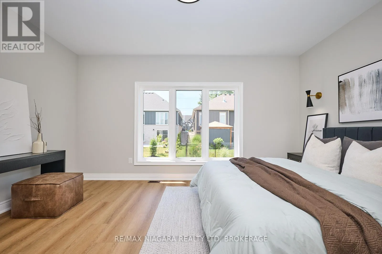 21 SUNRISE COURT N