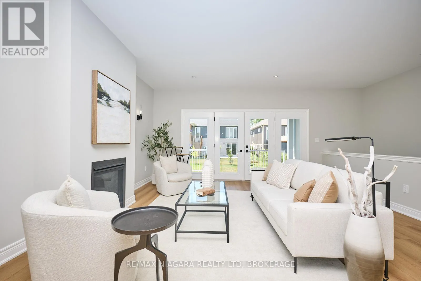 21 SUNRISE COURT N