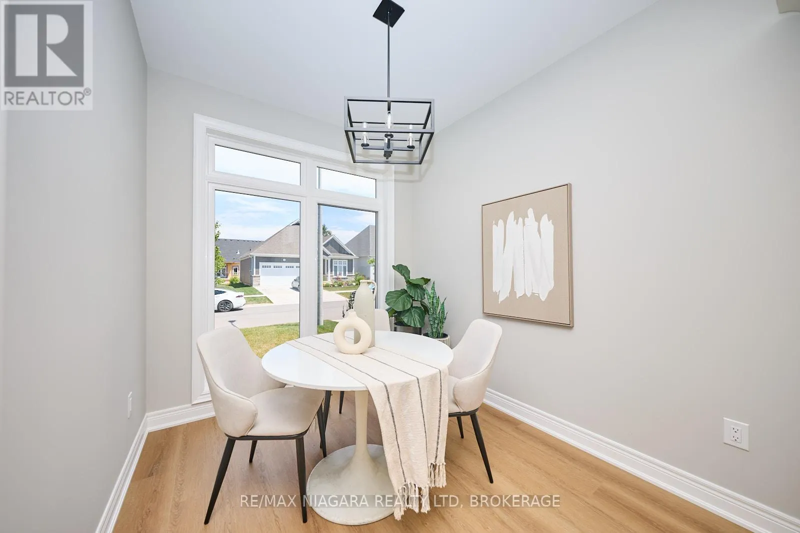 21 SUNRISE COURT N