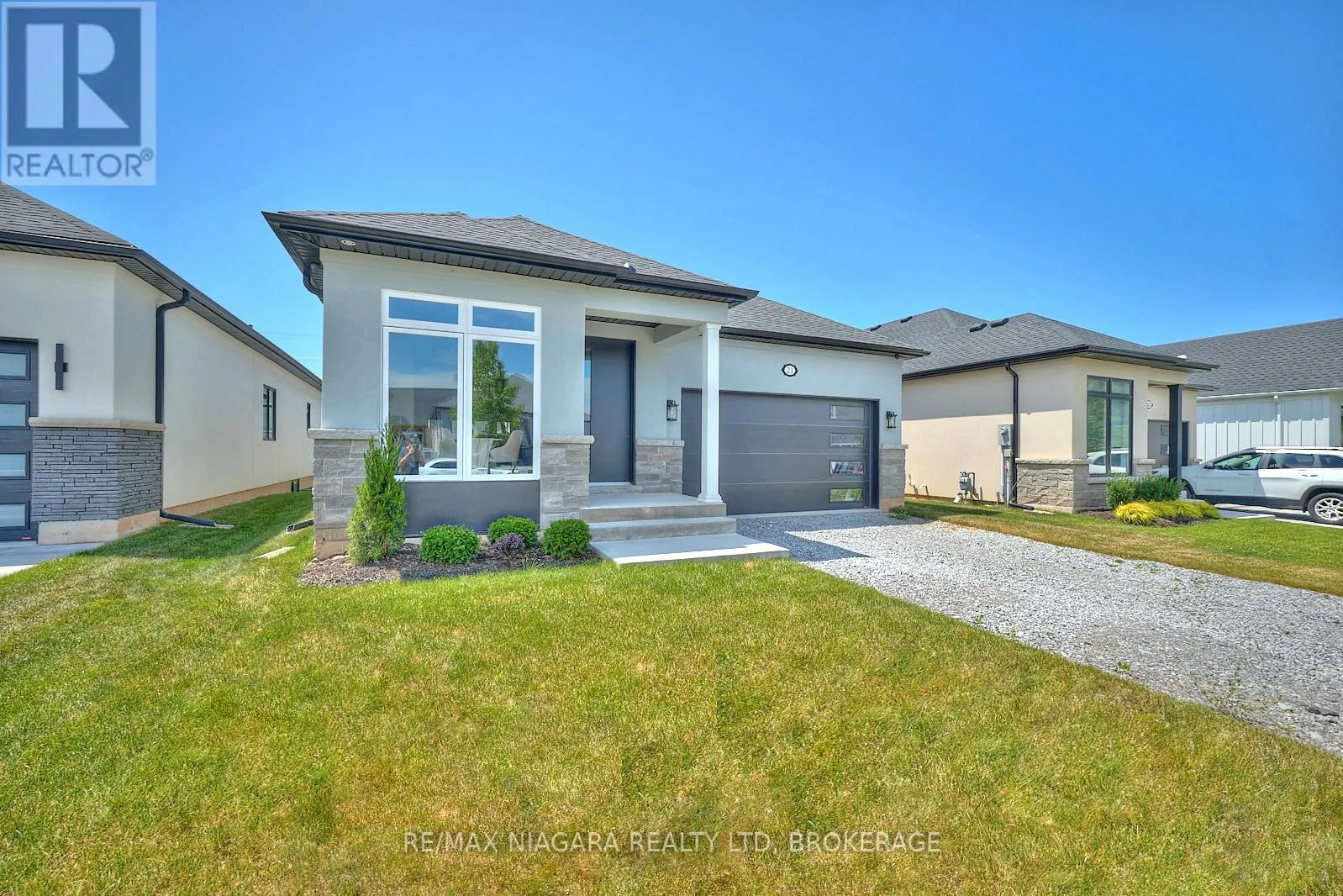 21 SUNRISE COURT N