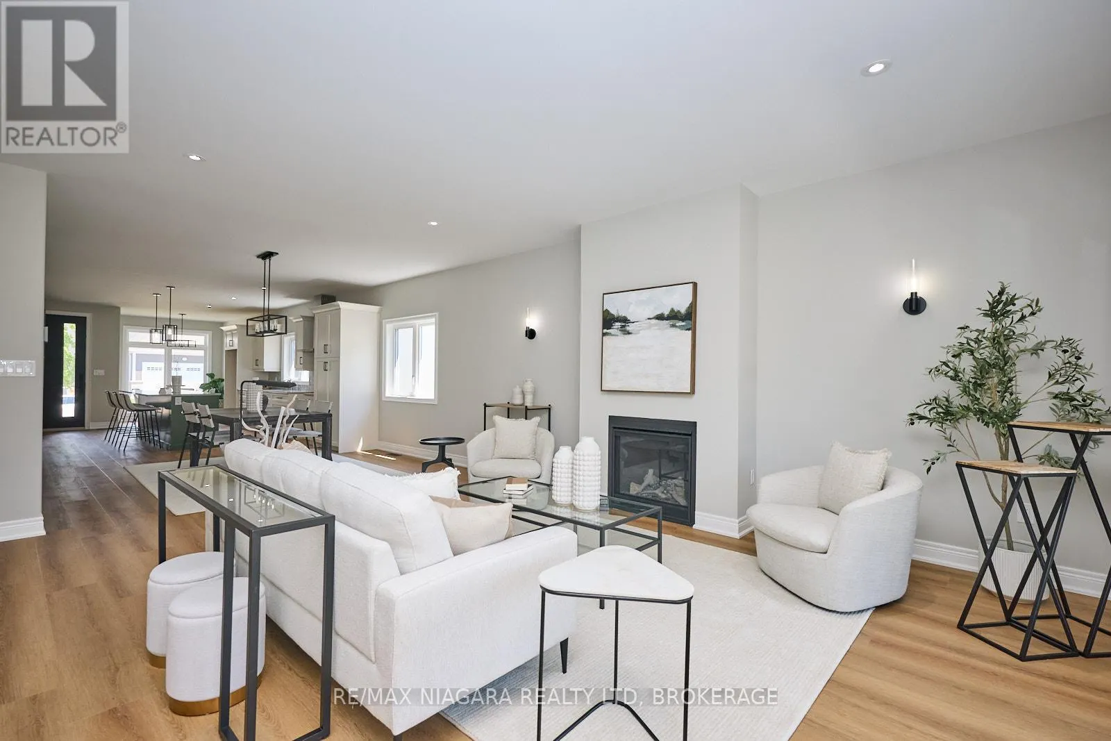 21 SUNRISE COURT N