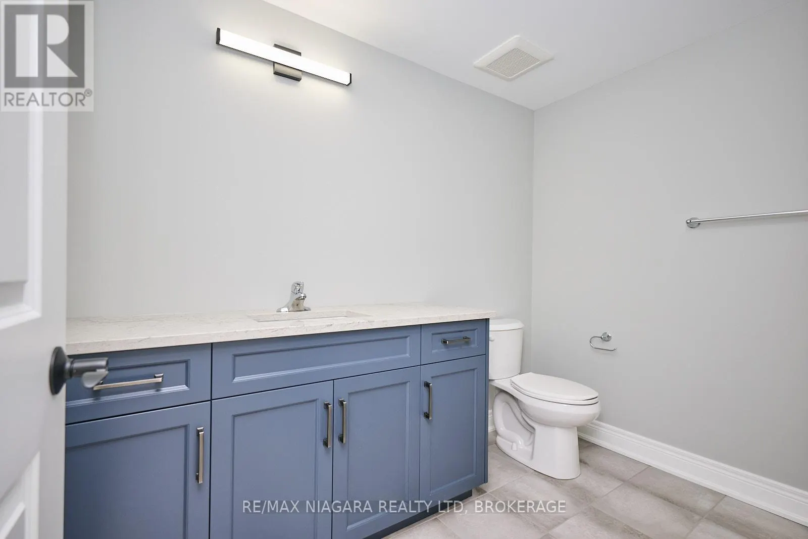 21 SUNRISE COURT N