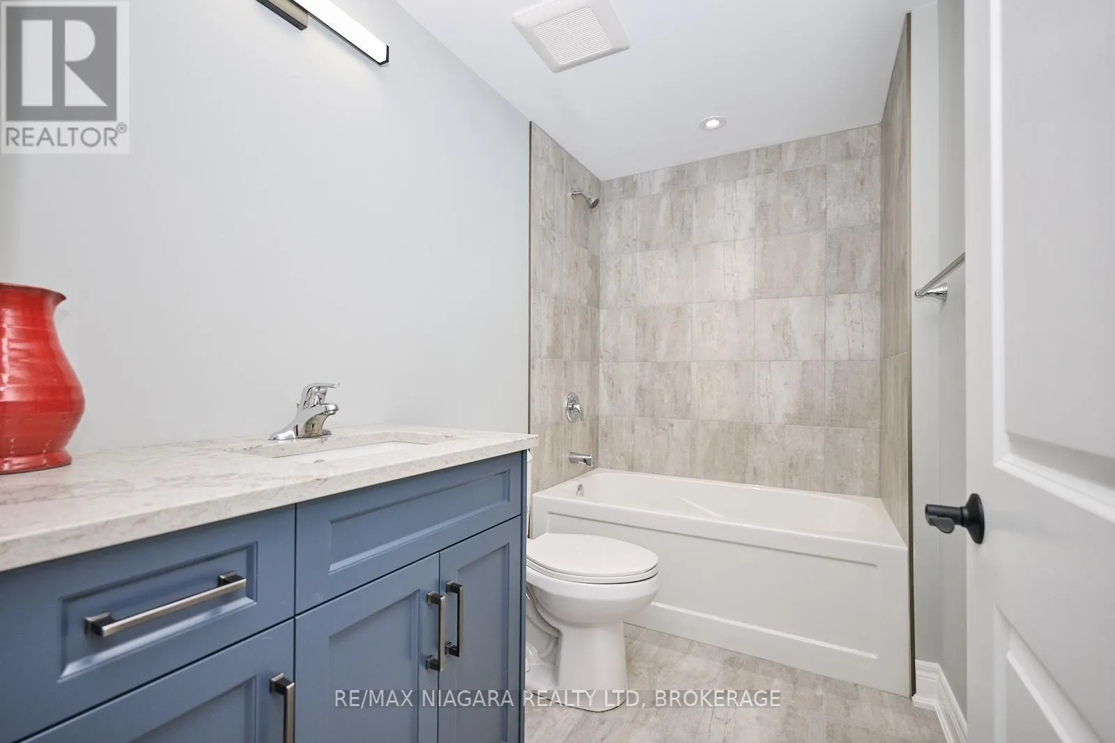 21 SUNRISE COURT N