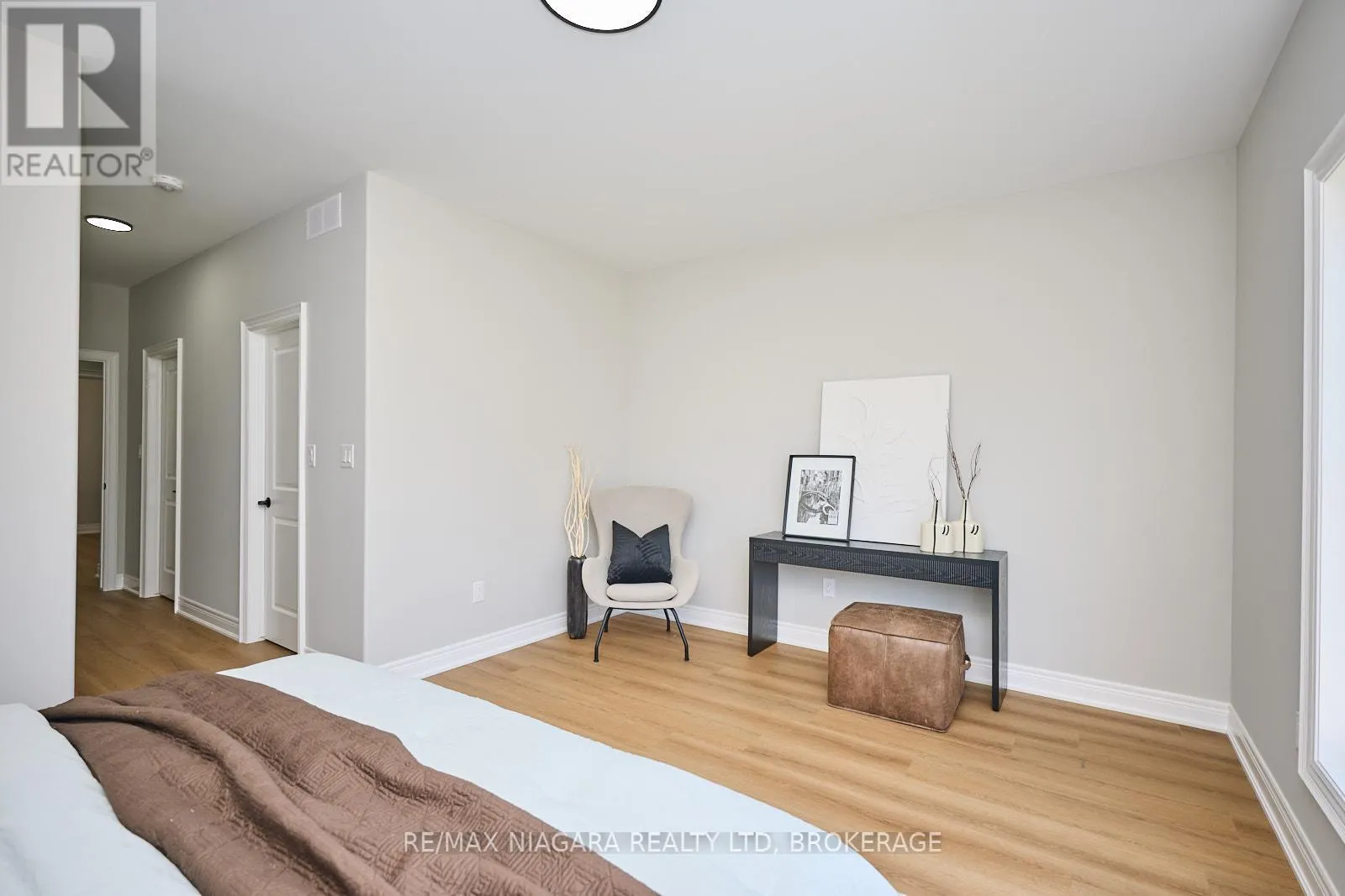 21 SUNRISE COURT N