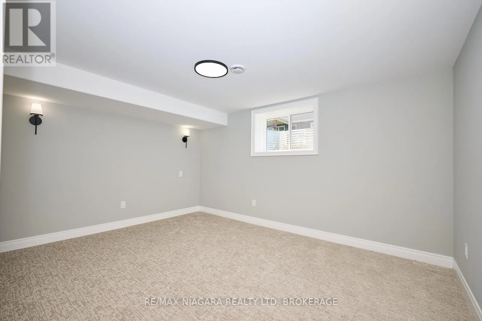 21 SUNRISE COURT N