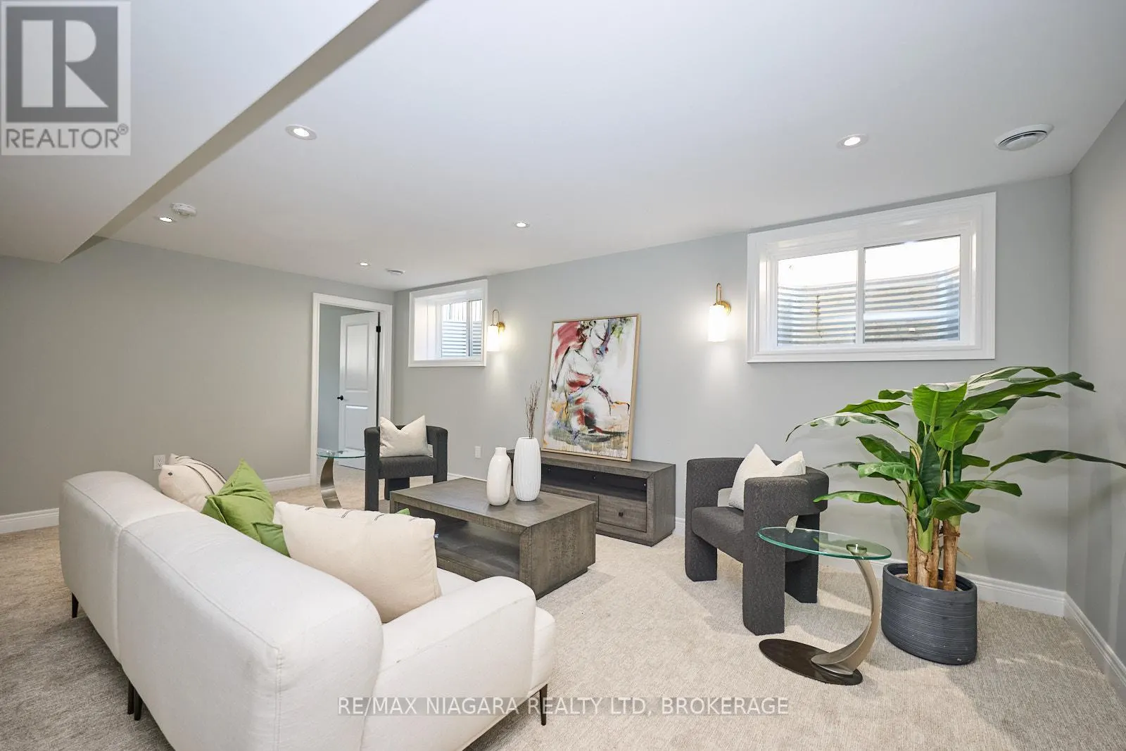 21 SUNRISE COURT N