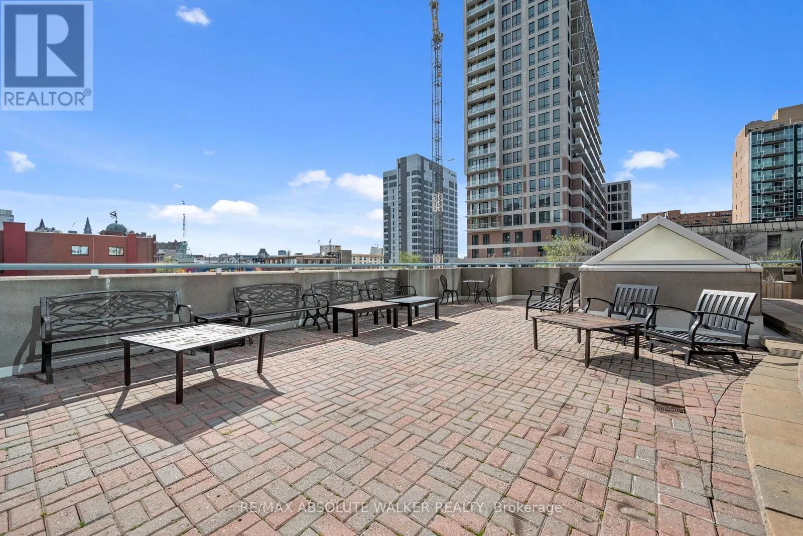 1605 - 160 GEORGE STREET