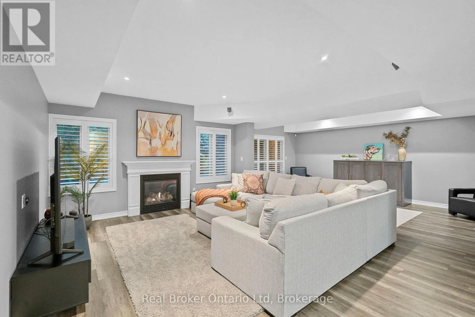 221 MILLVIEW COURT