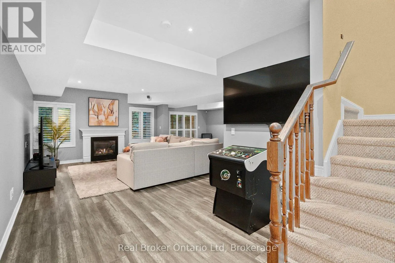 221 MILLVIEW COURT