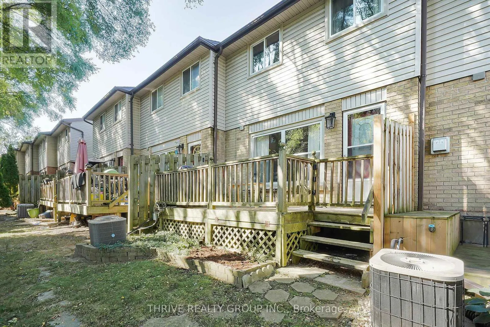 10 - 215 COMMISSIONERS ROAD W, #10