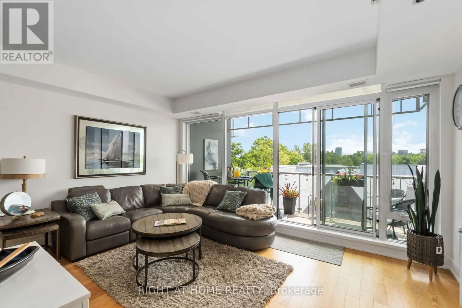 501 - 98 RICHMOND ROAD