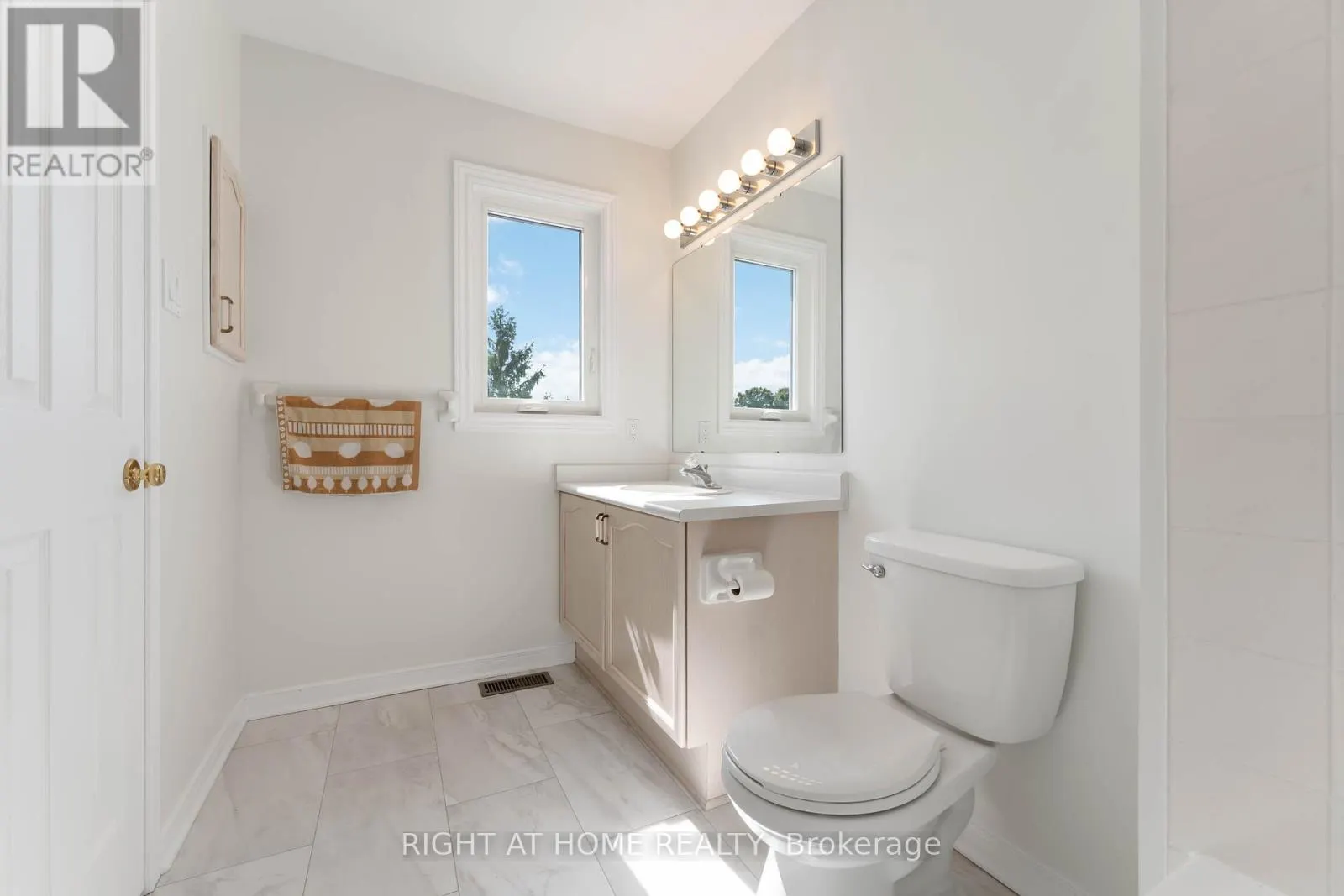 11 WILTSHIRE CIRCLE