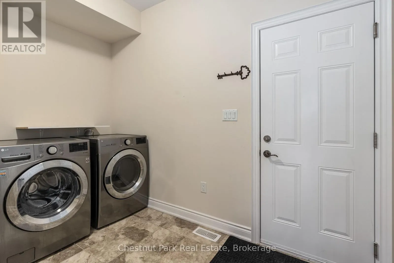 3 BAYPOINT COURT