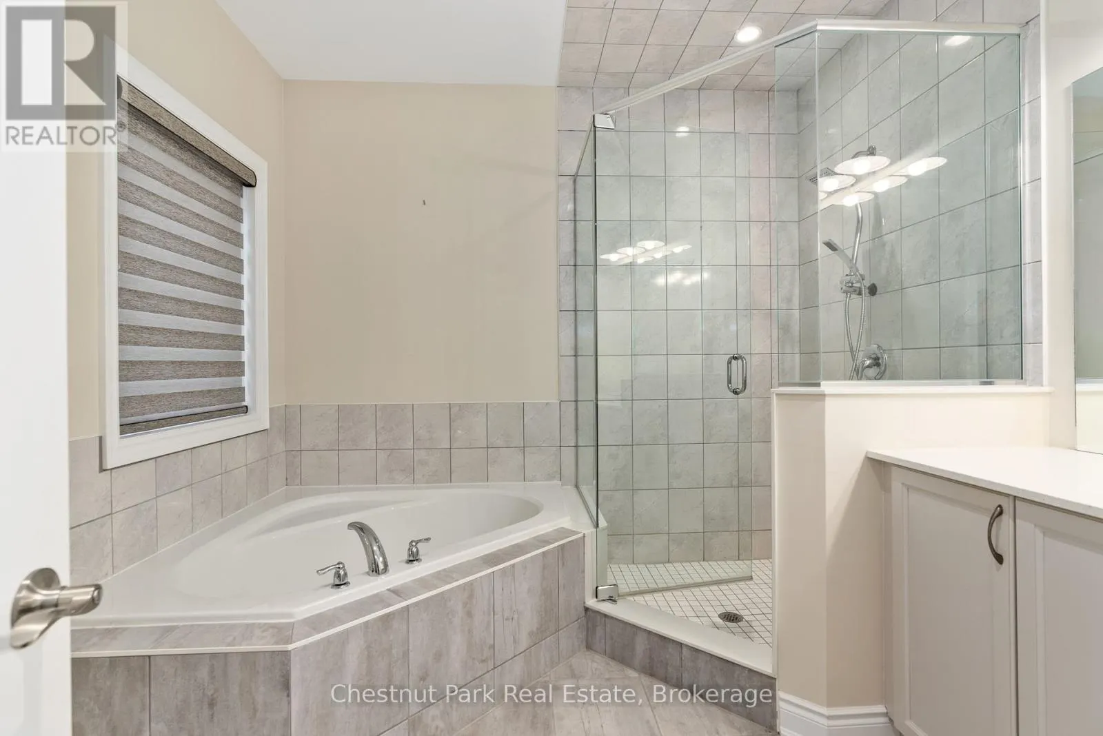 3 BAYPOINT COURT