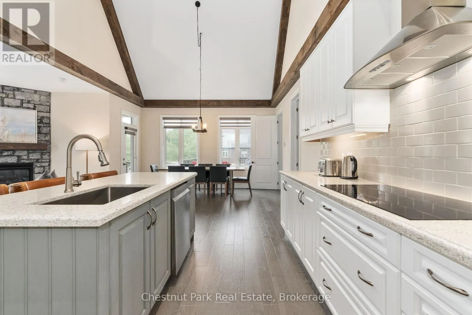 3 BAYPOINT COURT