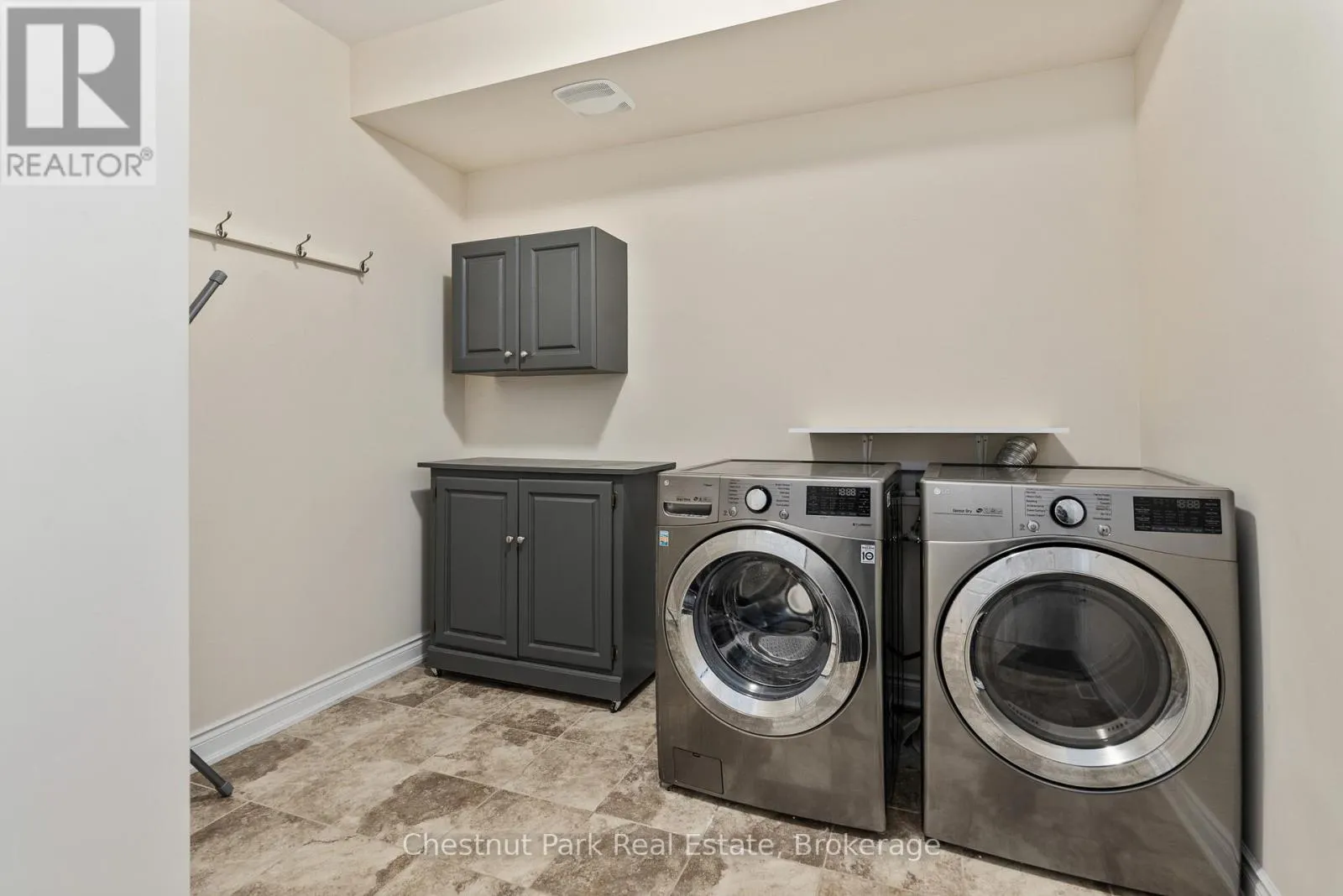 3 BAYPOINT COURT