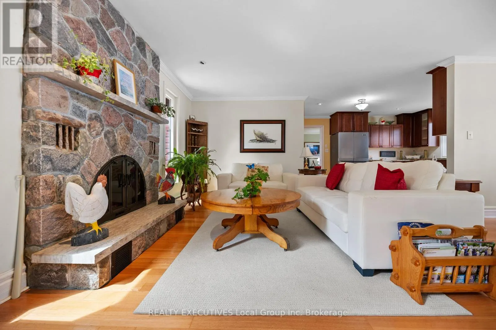 4 NINOVAN ROAD W