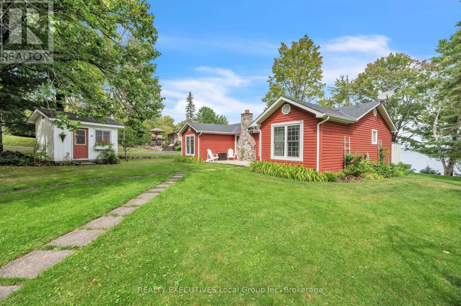 4 NINOVAN ROAD W