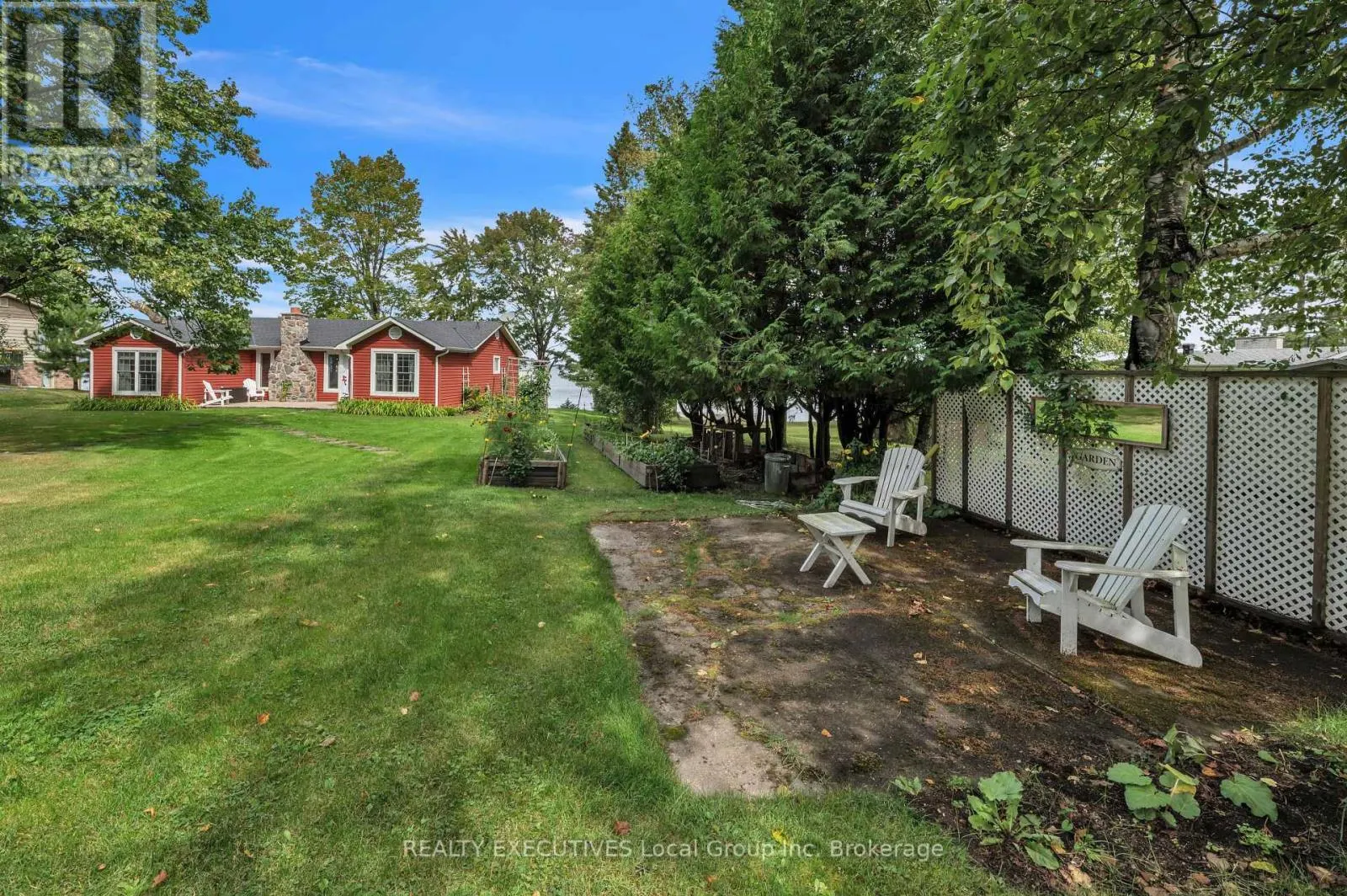 4 NINOVAN ROAD W
