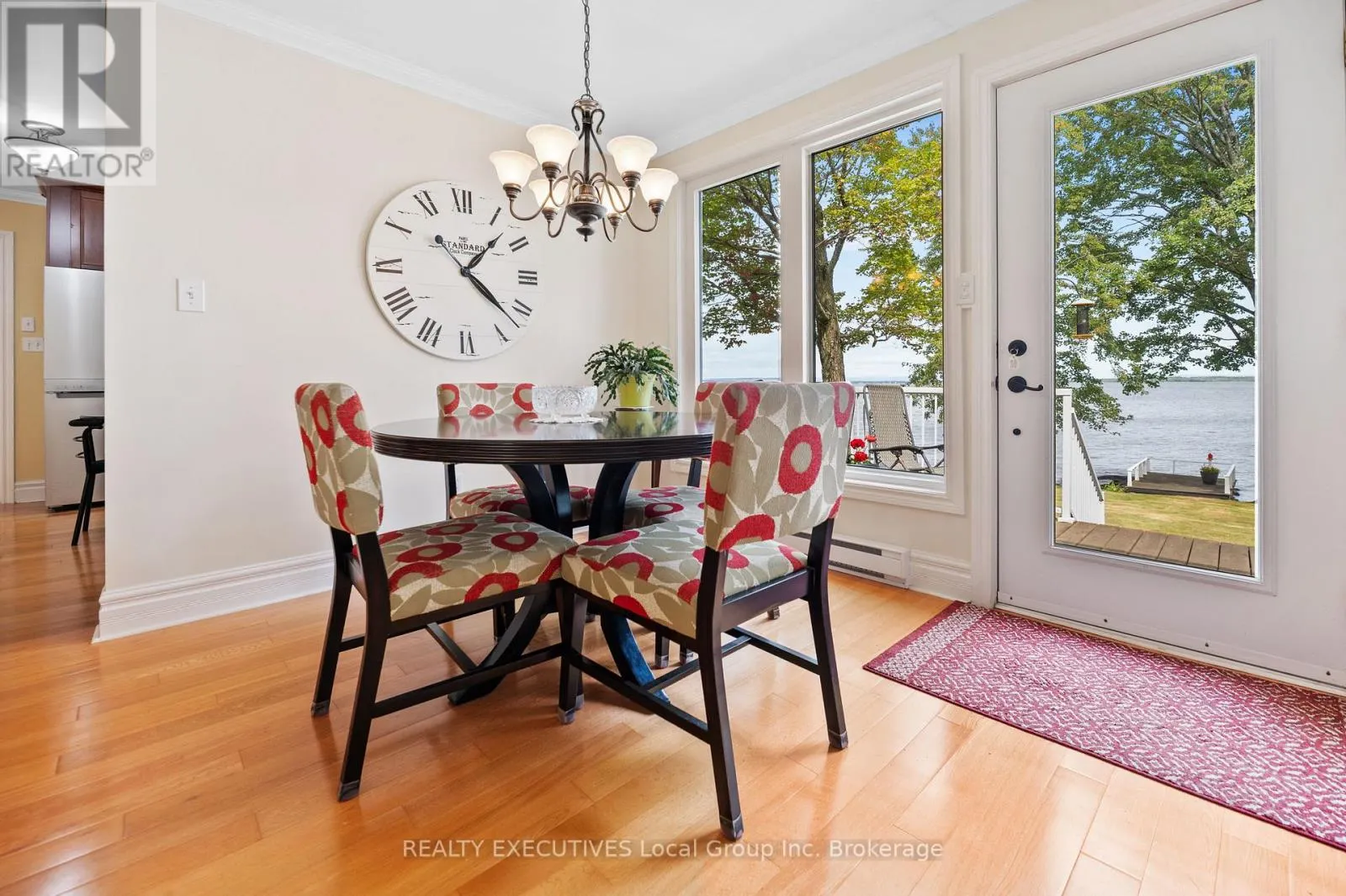 4 NINOVAN ROAD W