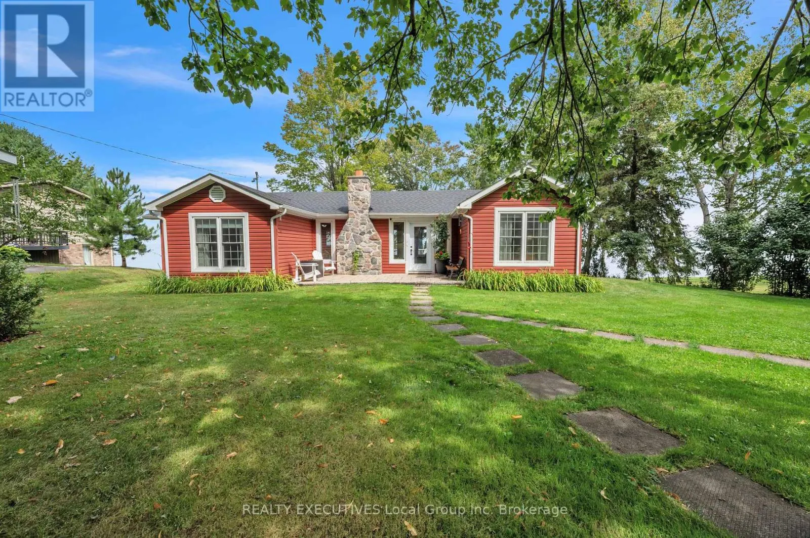 4 NINOVAN ROAD W