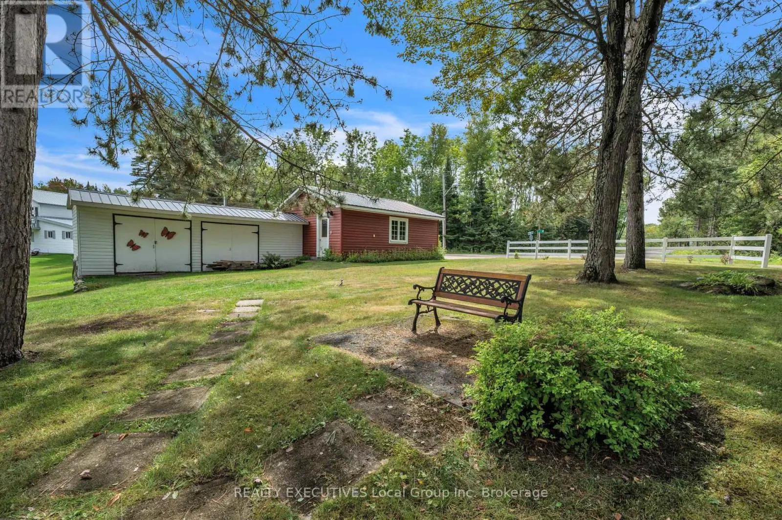 4 NINOVAN ROAD W