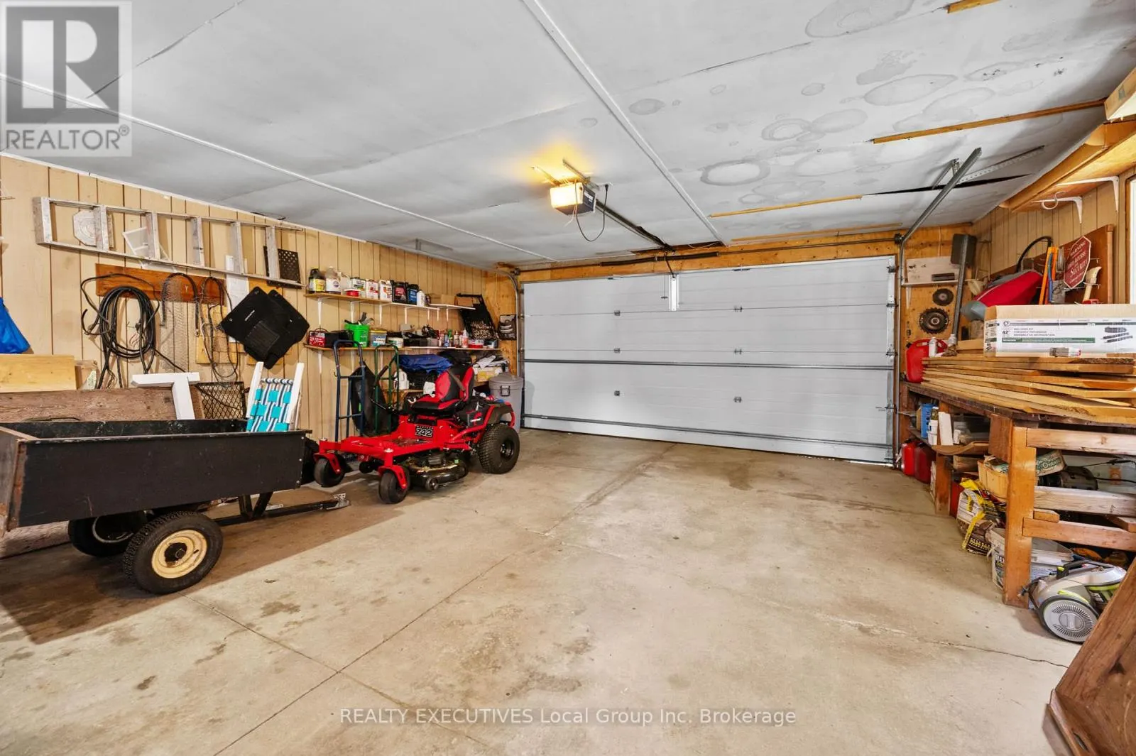 4 NINOVAN ROAD W