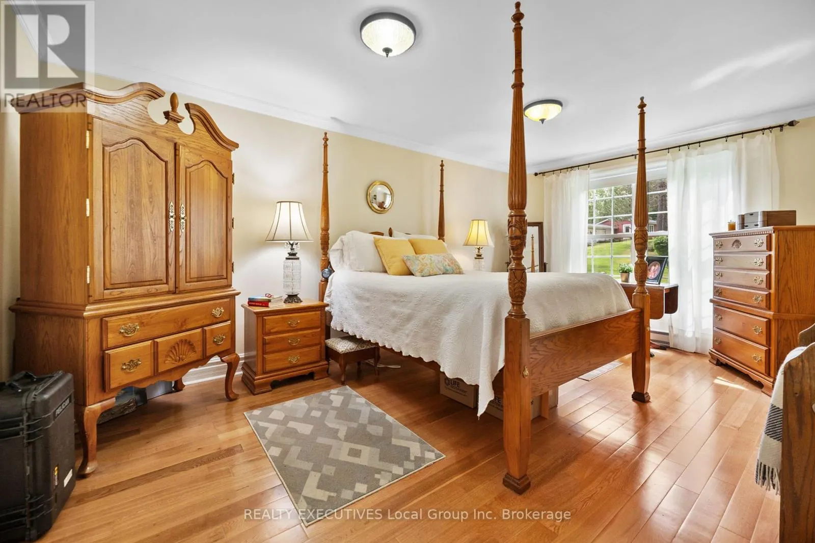 4 NINOVAN ROAD W