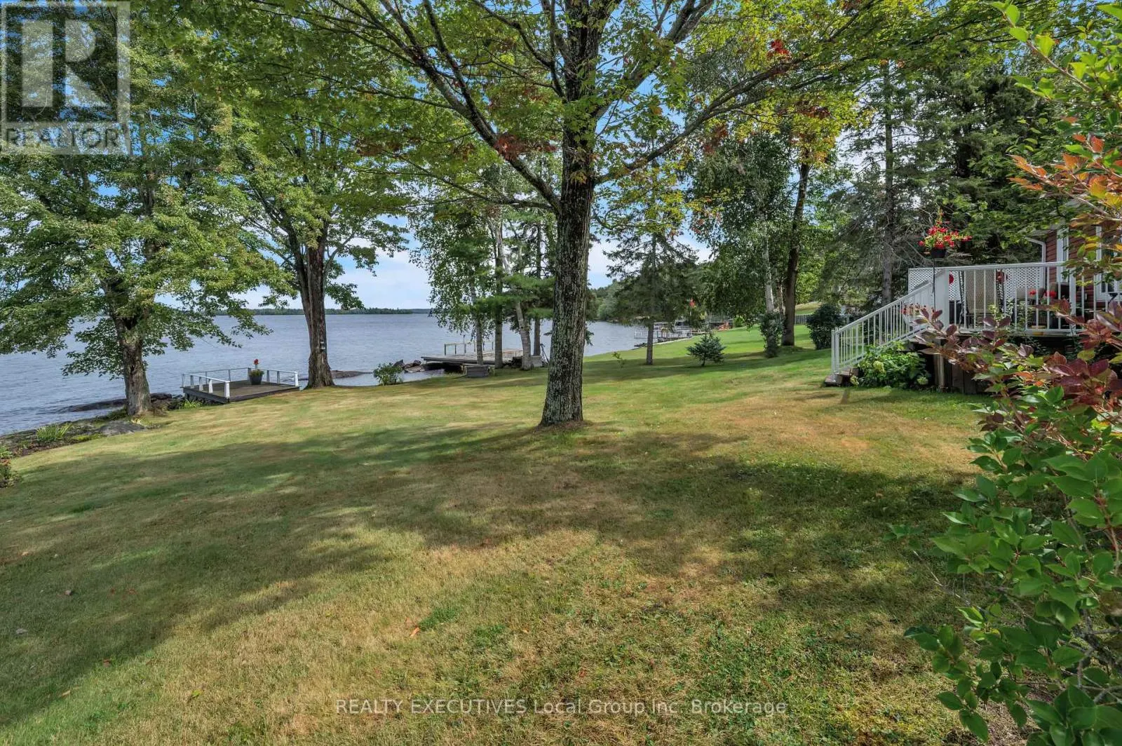 4 NINOVAN ROAD W
