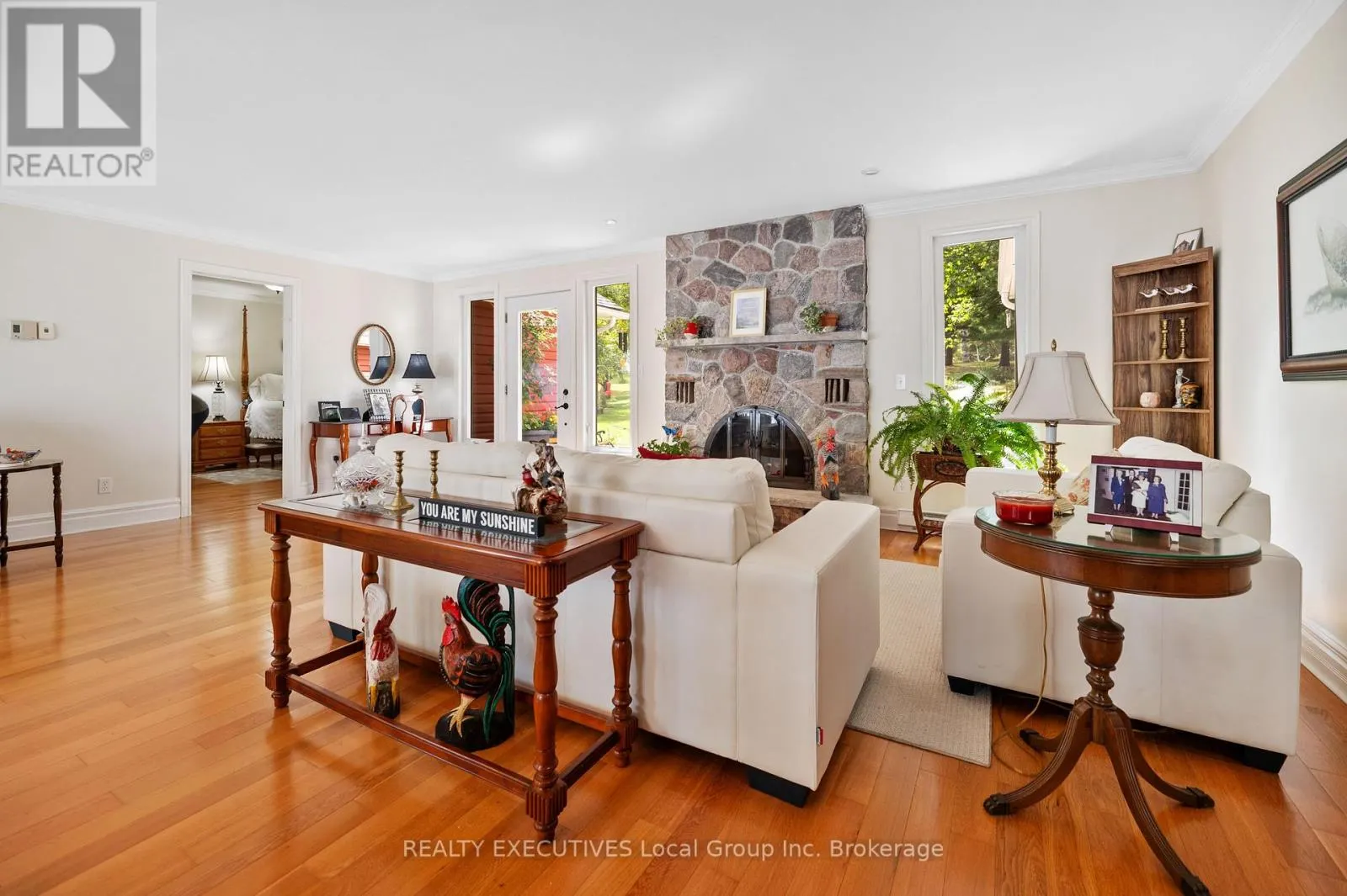 4 NINOVAN ROAD W