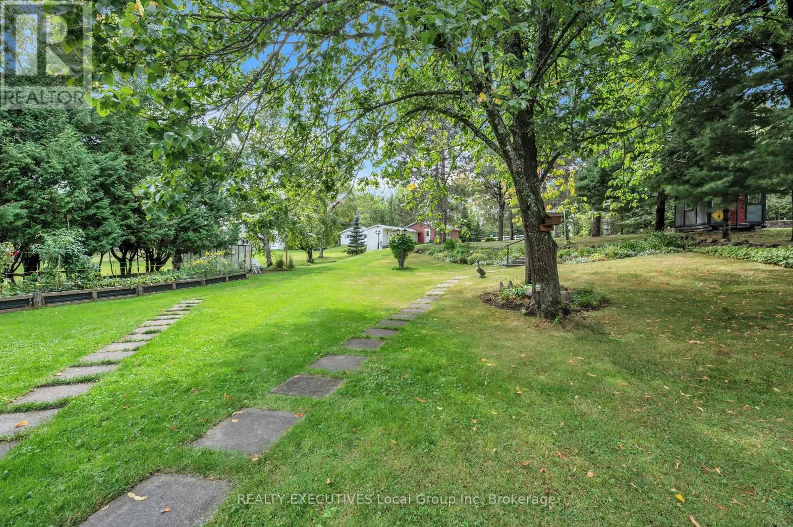 4 NINOVAN ROAD W