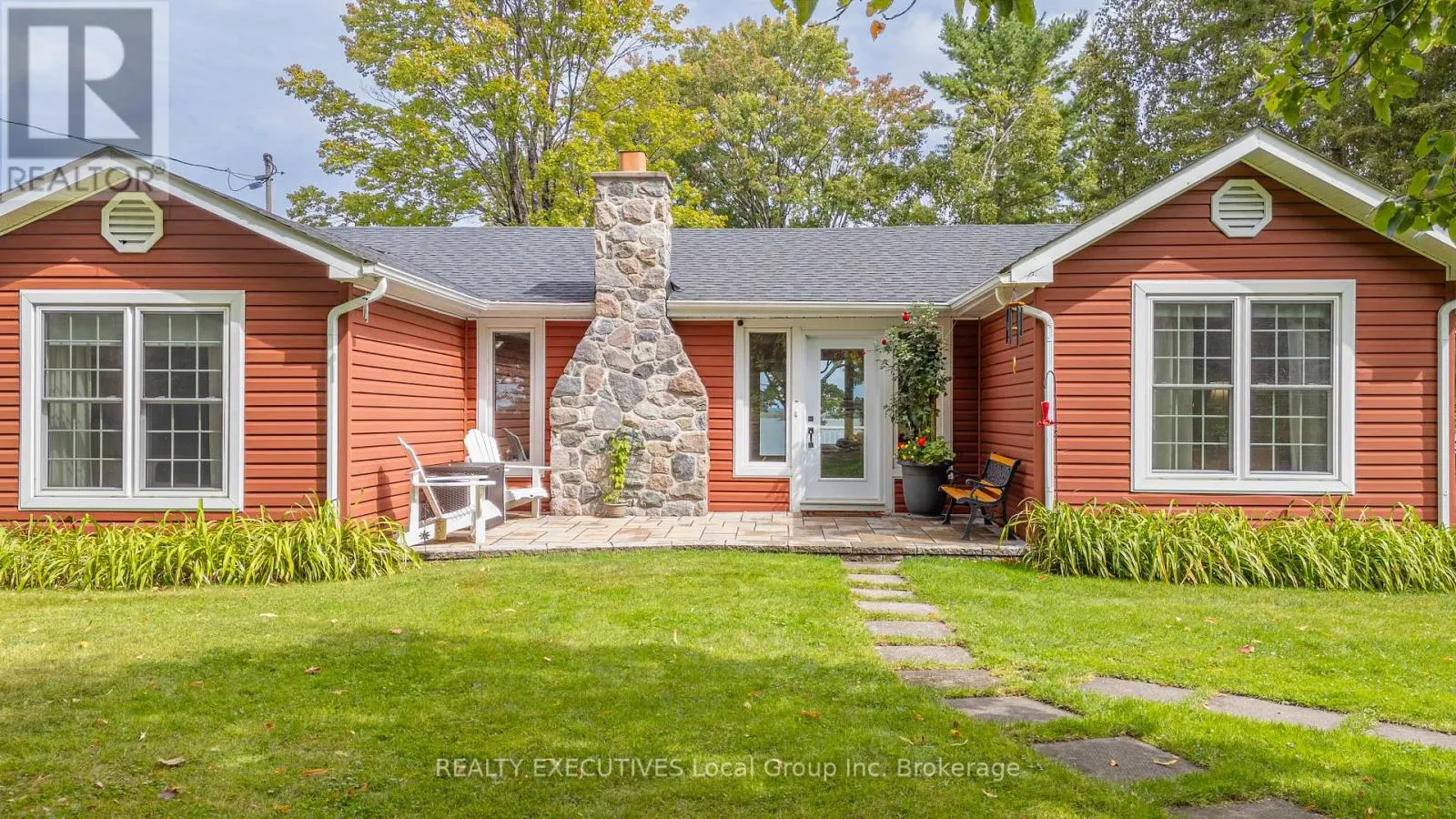 4 NINOVAN ROAD W