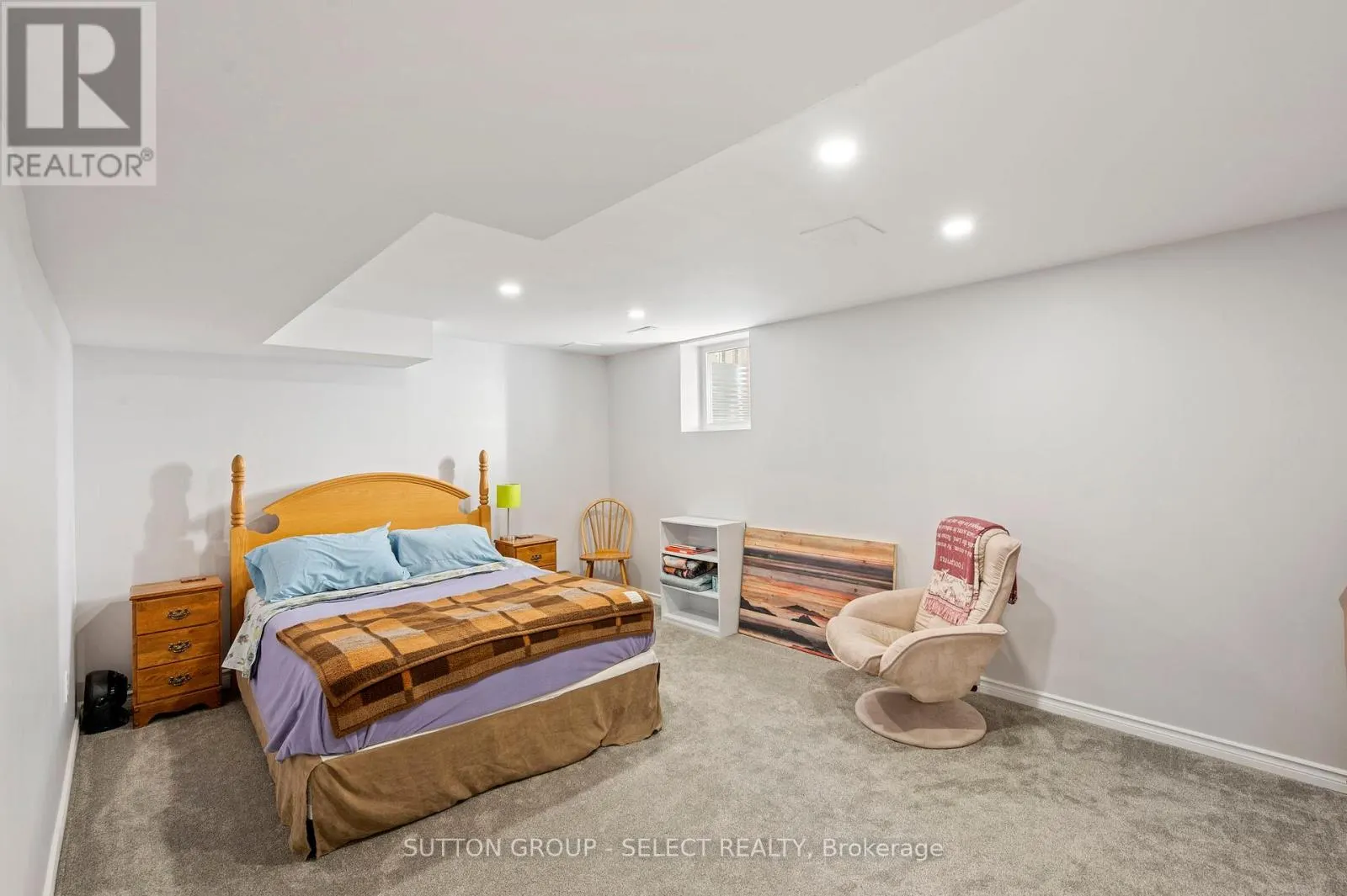 830 CRESTHAVEN CRESCENT