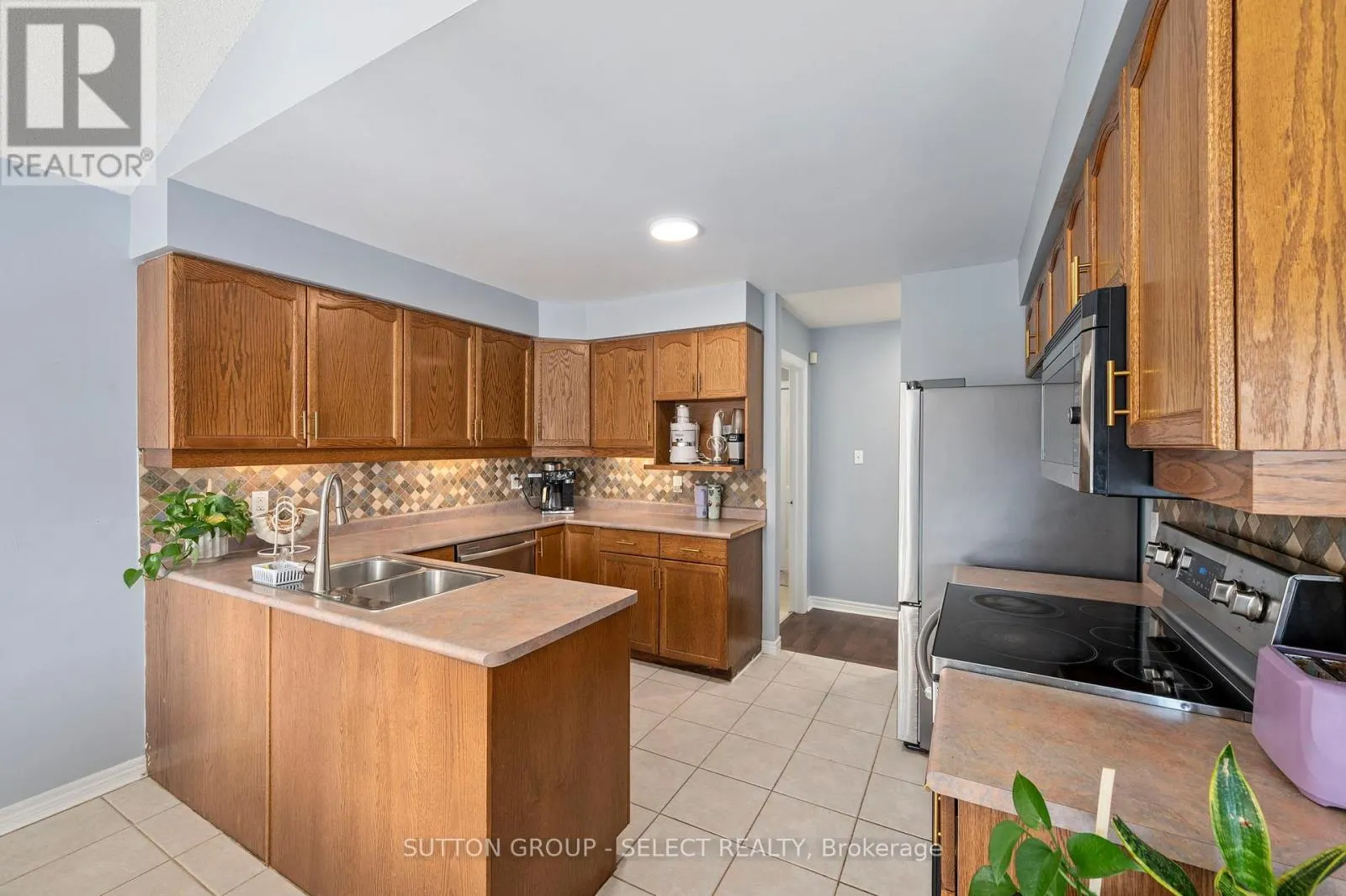 830 CRESTHAVEN CRESCENT