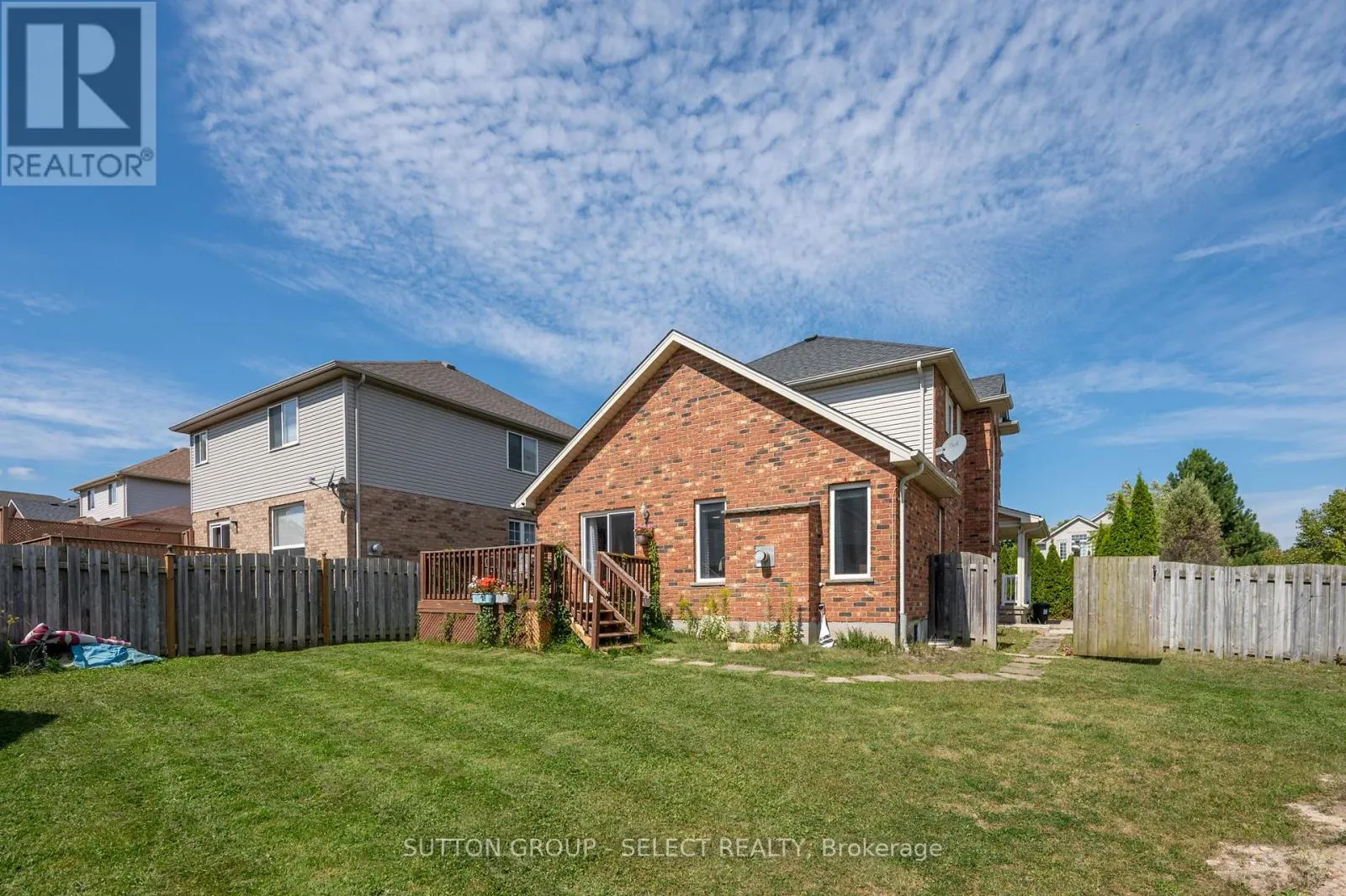 830 CRESTHAVEN CRESCENT