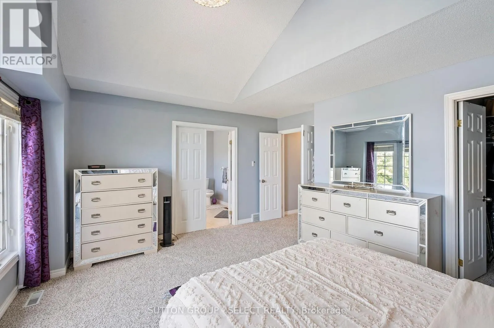 830 CRESTHAVEN CRESCENT