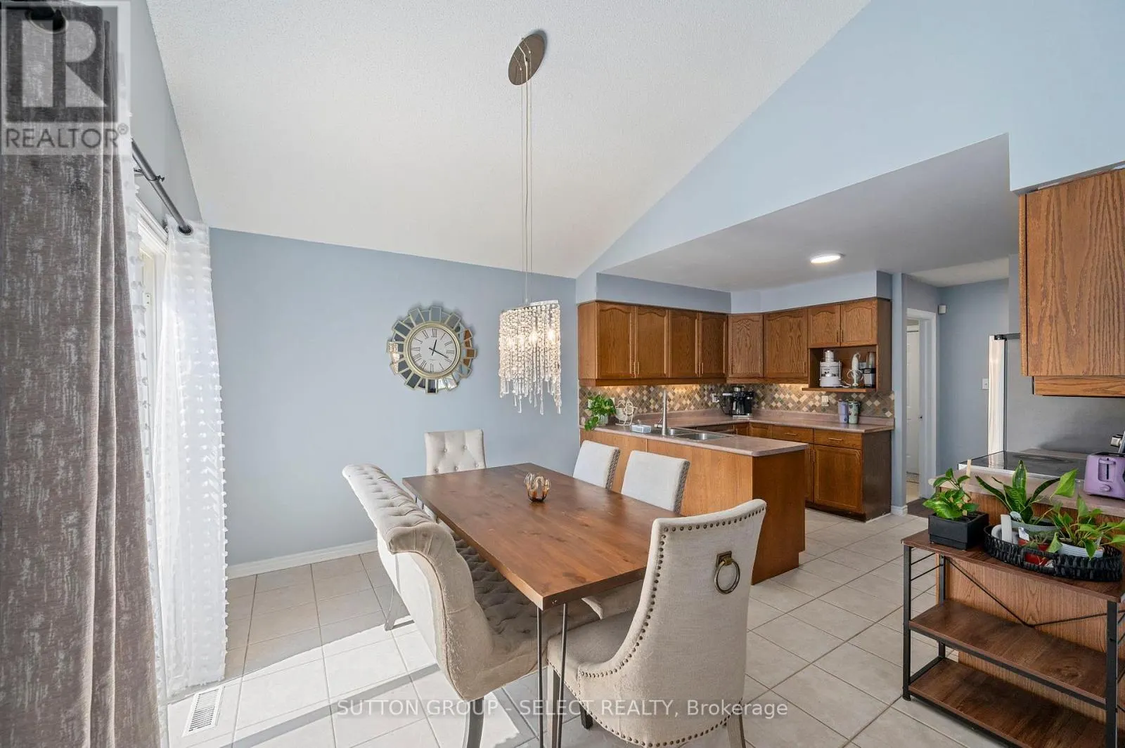 830 CRESTHAVEN CRESCENT