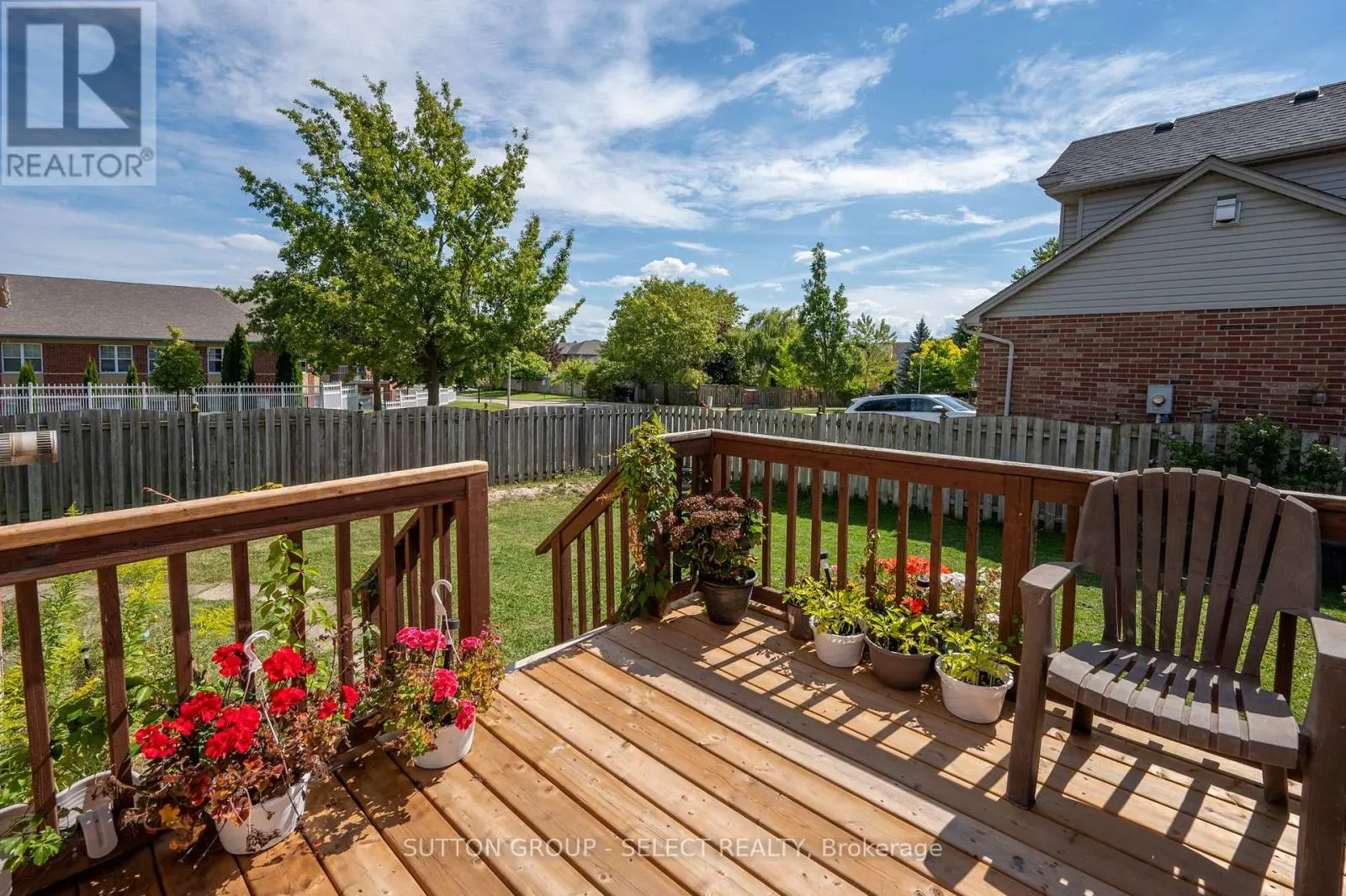 830 CRESTHAVEN CRESCENT