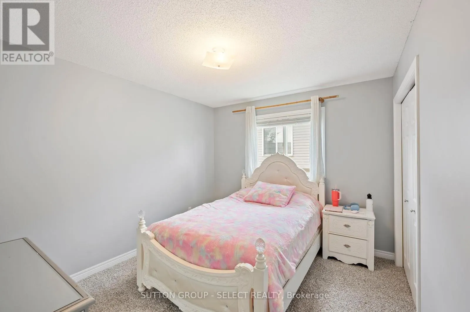 830 CRESTHAVEN CRESCENT