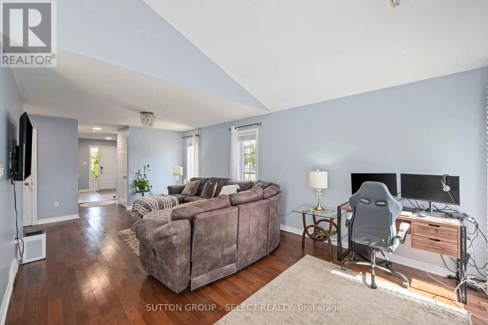 830 CRESTHAVEN CRESCENT