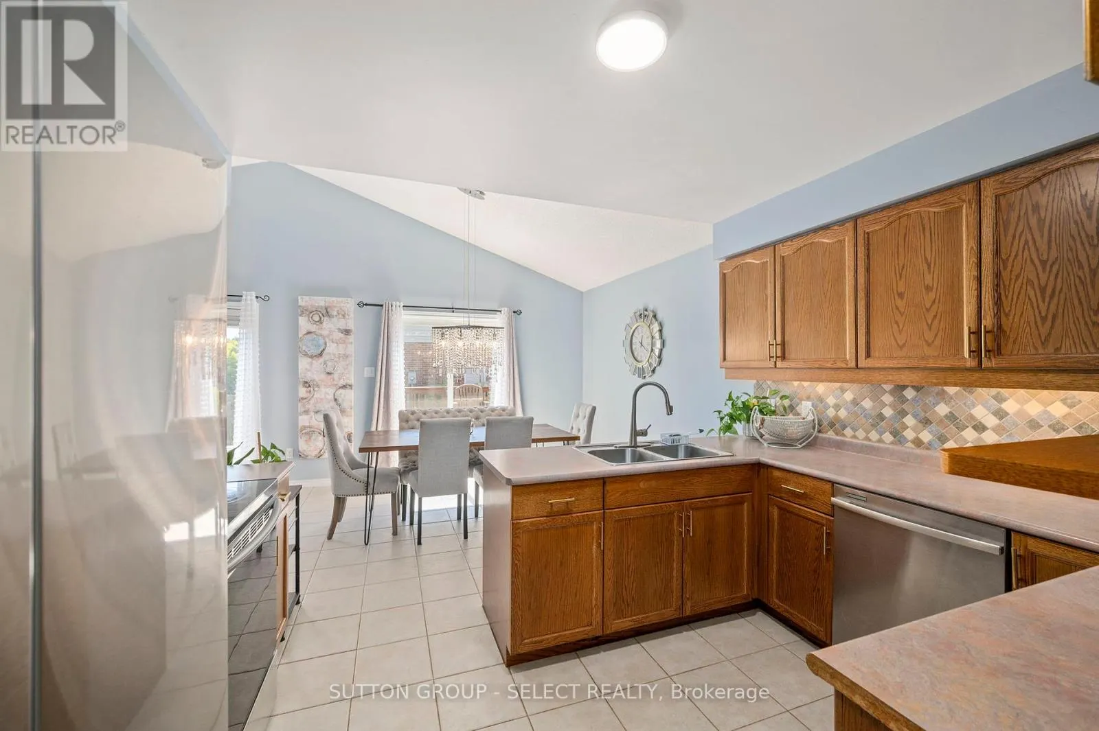 830 CRESTHAVEN CRESCENT
