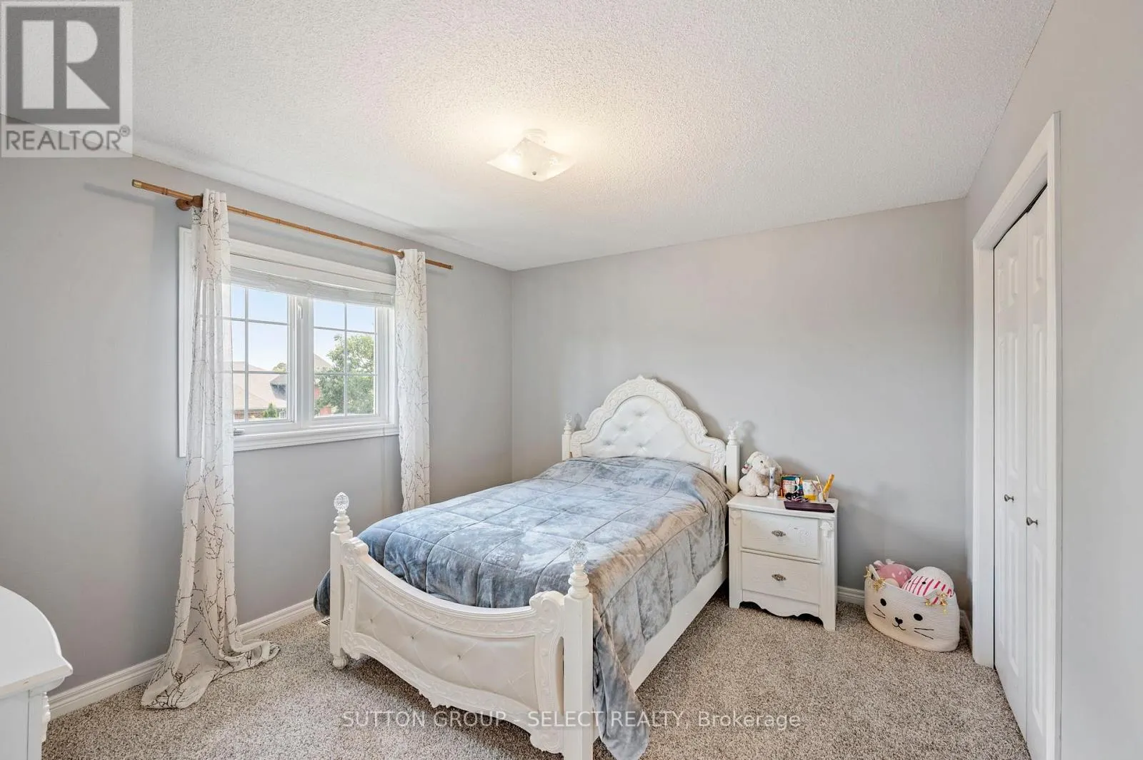 830 CRESTHAVEN CRESCENT