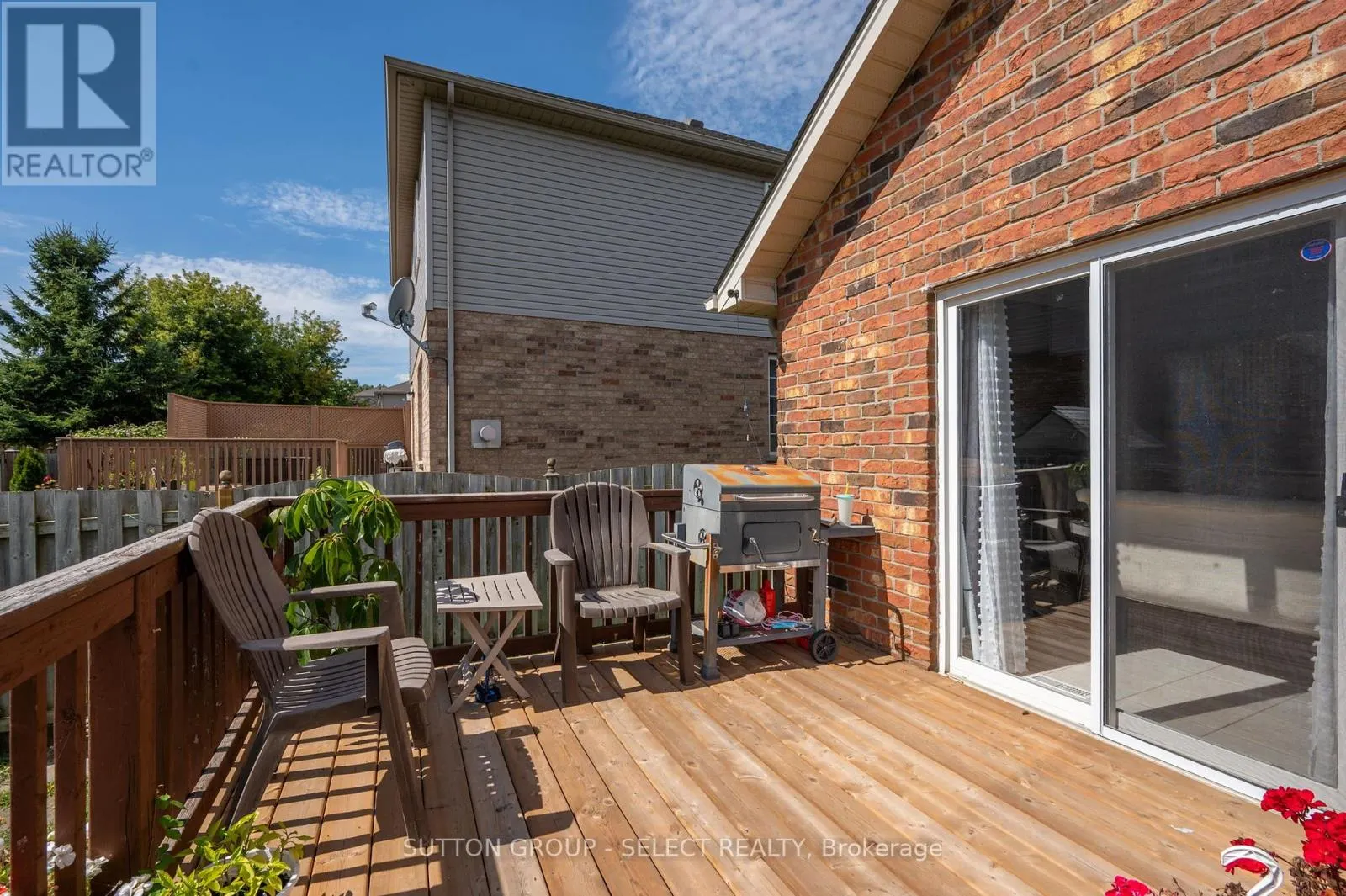 830 CRESTHAVEN CRESCENT