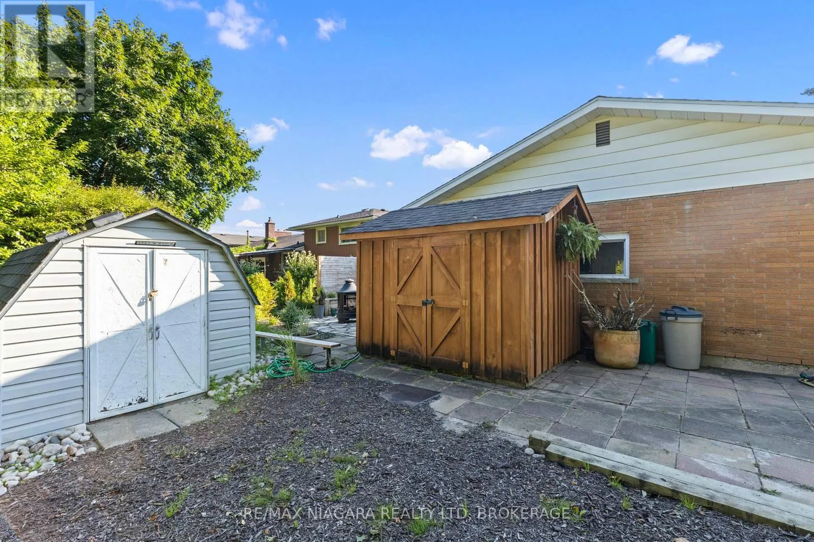 4 WILLOW STREET N